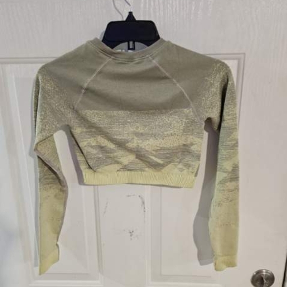 Gymshark Seamless Cropped Long Sleeve Top Size Small - Picture 2 of 3